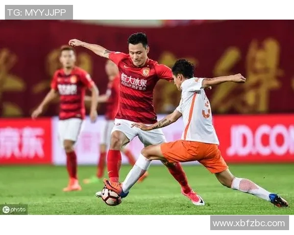 恒大与鲁能激战回顾精彩比赛录像全程分析与精彩瞬间重温